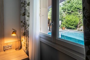 Dobbeltrom – comfort | Safe på rommet, skrivebord og skrivebord for bærbar PC