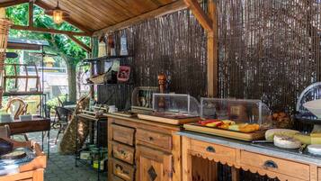 Daily buffet breakfast for a fee