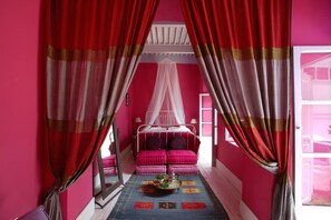 Dobbeltrom – superior, privat bad (Terrasse ) | Skrivebord, lydisolert, wi-fi (inkludert) og sengetøy