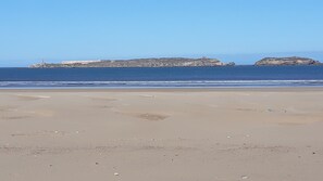 Una playa cerca