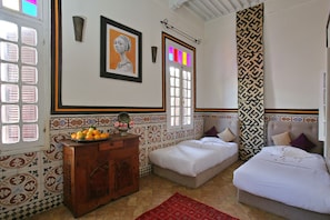 Desk, soundproofing, free WiFi, bed sheets - Casa Lila & Spa (Essaouira)