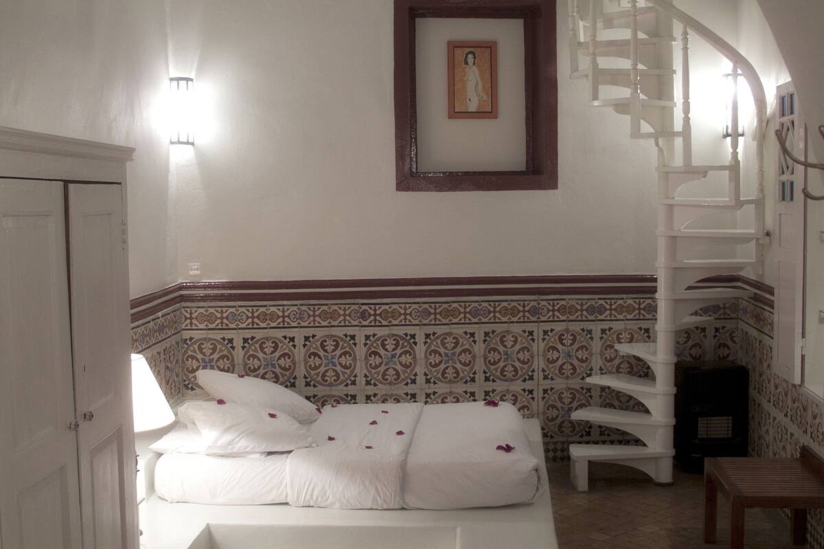 Suite, Private Bathroom (1er étage avec 2 chambres) | Meja, kalis bunyi, Wi-fi percuma, cadar katil 