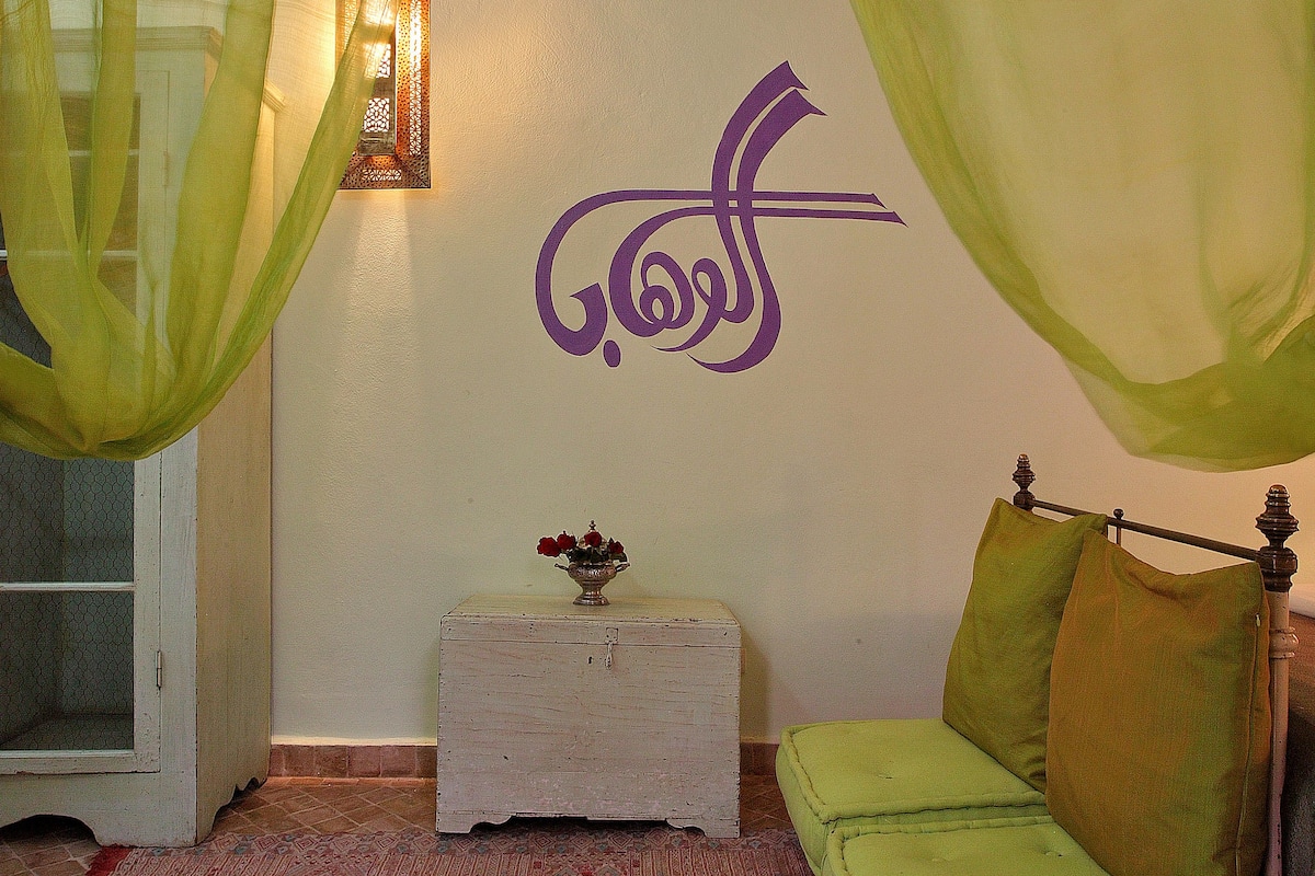 Comfort Double Room, Ensuite (Accès Patio rdc) | Meja, kalis bunyi, Wi-fi percuma, cadar katil 