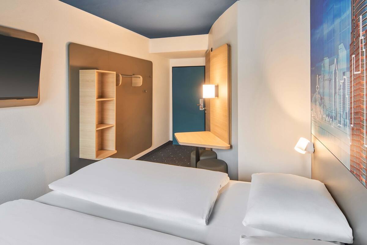 Kamar Double | Meja kerja, tirai kedap cahaya, kedap suara, dan Wi-Fi gratis