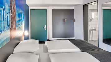 مكتب وستائر تعتيم وتجهيزات عازلة للصوت وواي فاي مجانًا