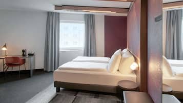 مكتب وستائر تعتيم وتجهيزات عازلة للصوت وواي فاي مجانًا