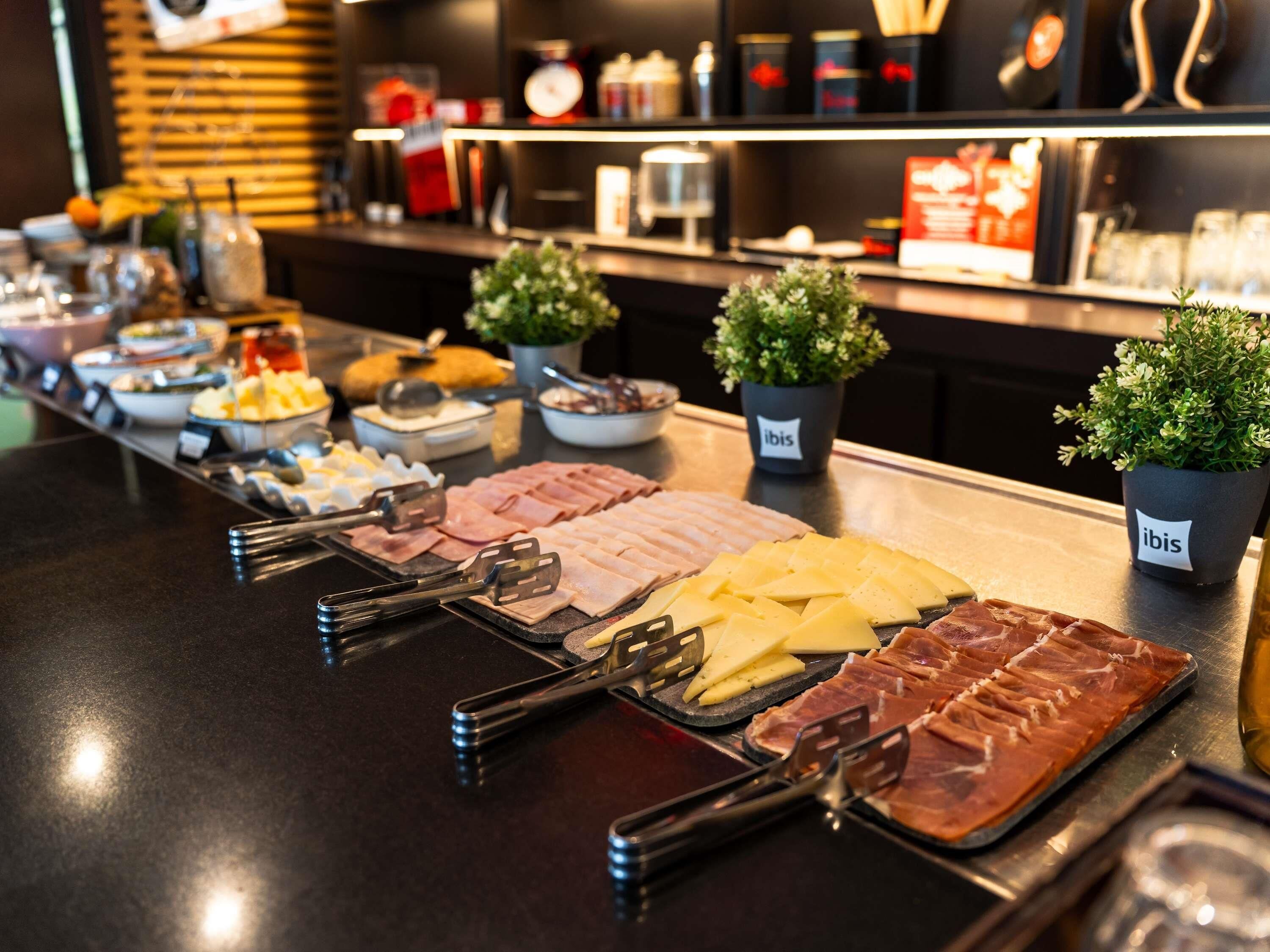 Desayuno buffet todos los días (con cargo) 