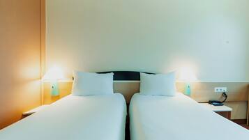 Standard Room, 2 Single Beds | Down duvets, desk, blackout curtains, soundproofing