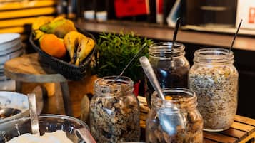Petit déjeuner buffet servi tous les jours en supplément