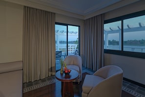 Perfume River Suite | Premium bedding, minibar, in-room safe, desk