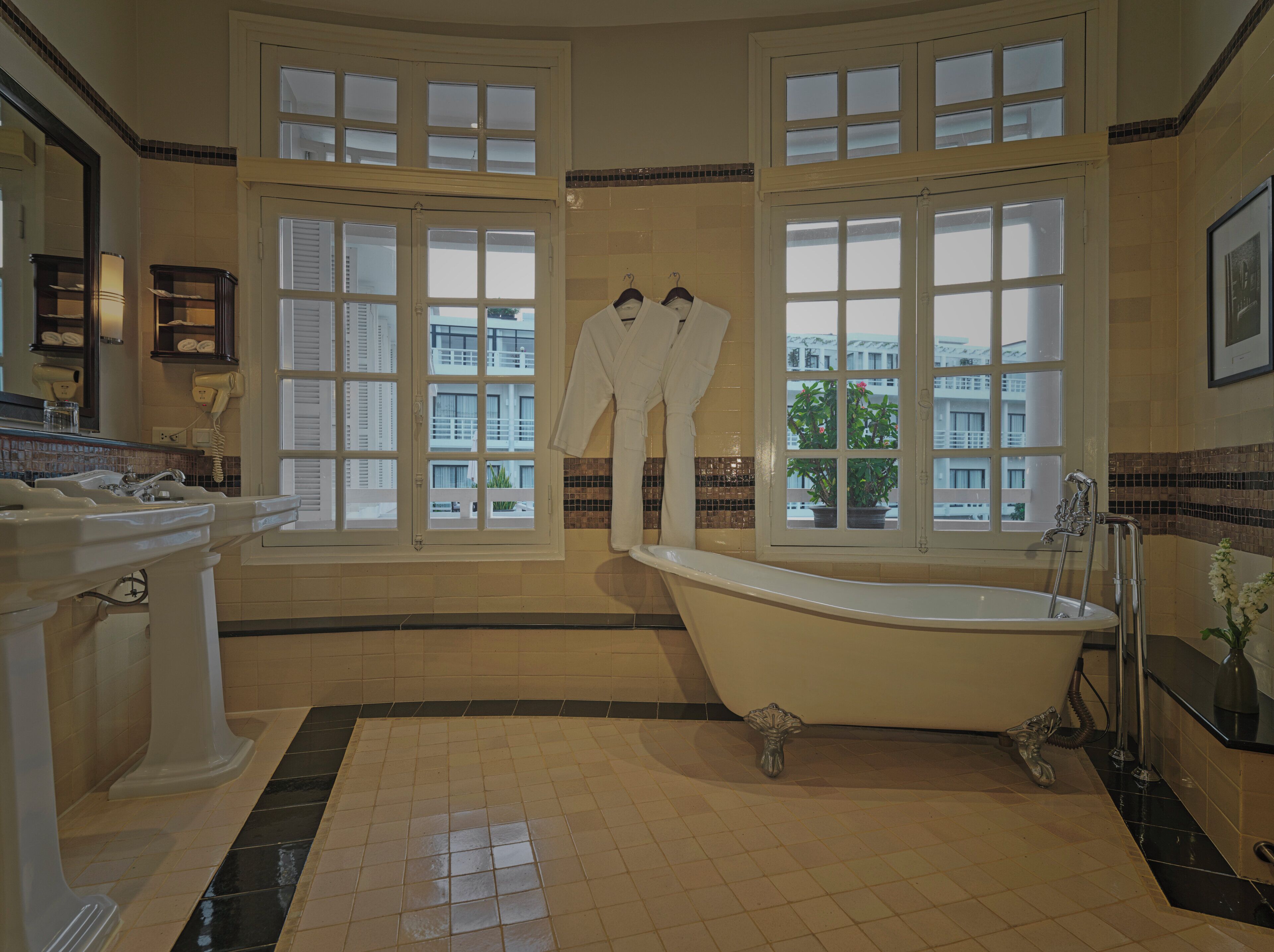 Colonial Suite | Bathroom