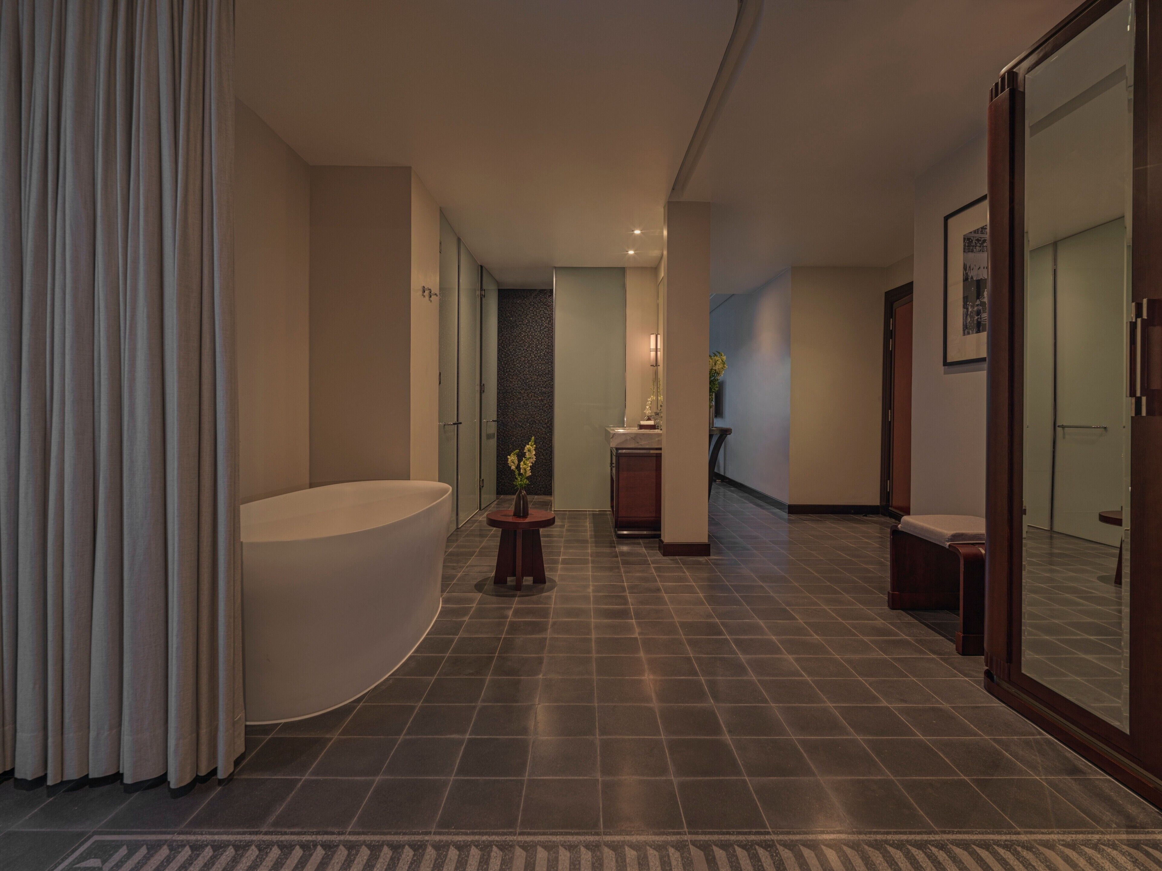 Perfume River Suite | 浴室 | 名牌洗护用品、吹风机、浴袍、拖鞋