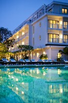 Outdoor pool, pool umbrellas, sun loungers