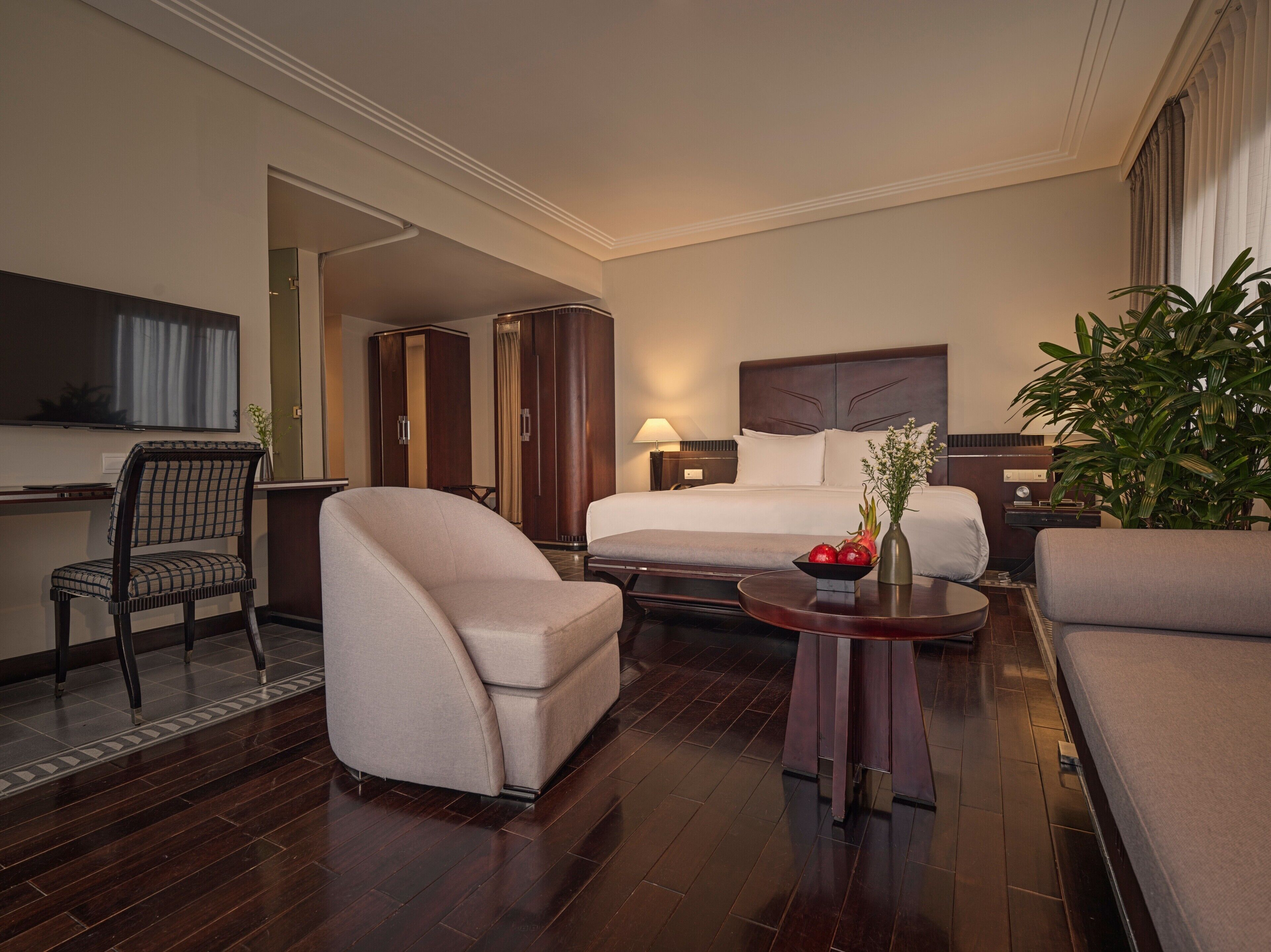 高級寝具、ミニバー、セーフティボックス (室内)、デスク