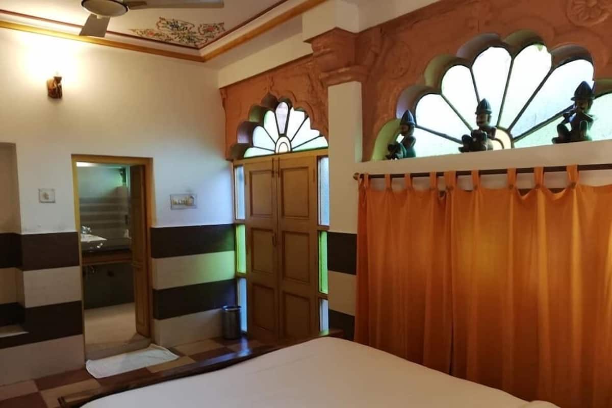 Semi Deluxe Room | Individually decorated, individually furnished, desk, laptop workspace