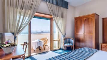Deluxe Double Room, Sea View | 1 bedroom, minibar, in-room safe, desk