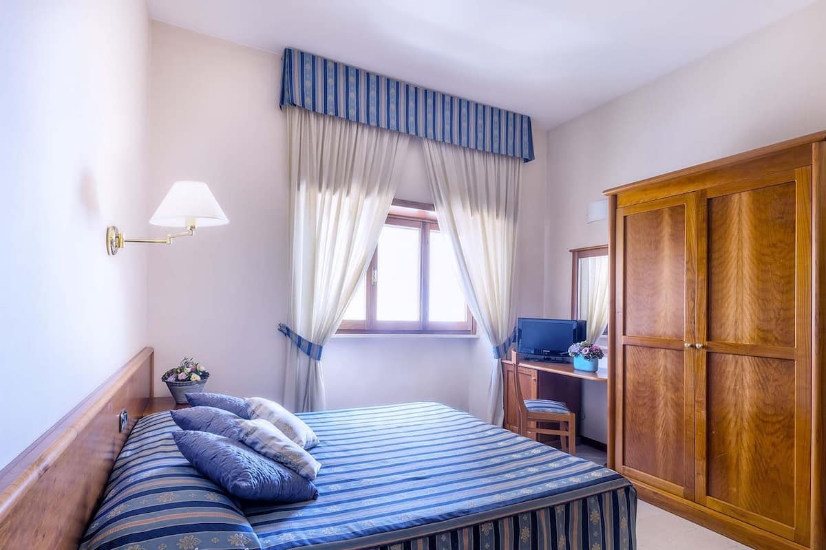 1 bedroom, minibar, in-room safe, desk