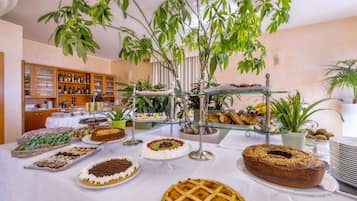 Petit déjeuner buffet servi tous les jours en supplément