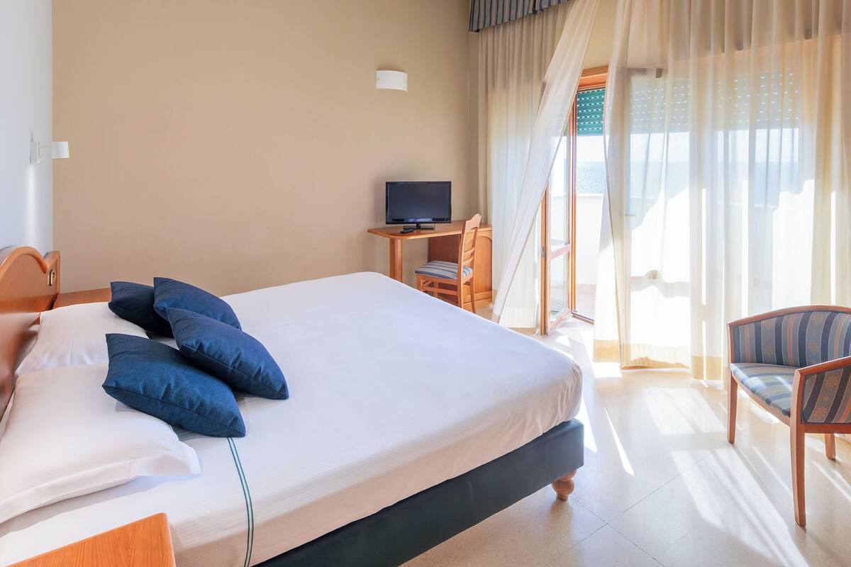 Quarto casal luxo, vista para o mar | Frigobar, cofres nos quartos, escrivaninha, quartos à prova de som