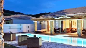 Villa, alberca privada | Terraza o patio