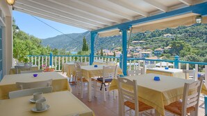 Free daily buffet breakfast - Hotel Odyssey (Lefkada)