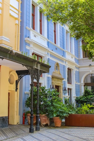 Exterior. Cape Diamond Boutique Hotel