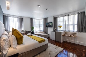 Premium bedding, minibar, in-room safe, desk - Cape Diamond Boutique Hotel (Cape Town)