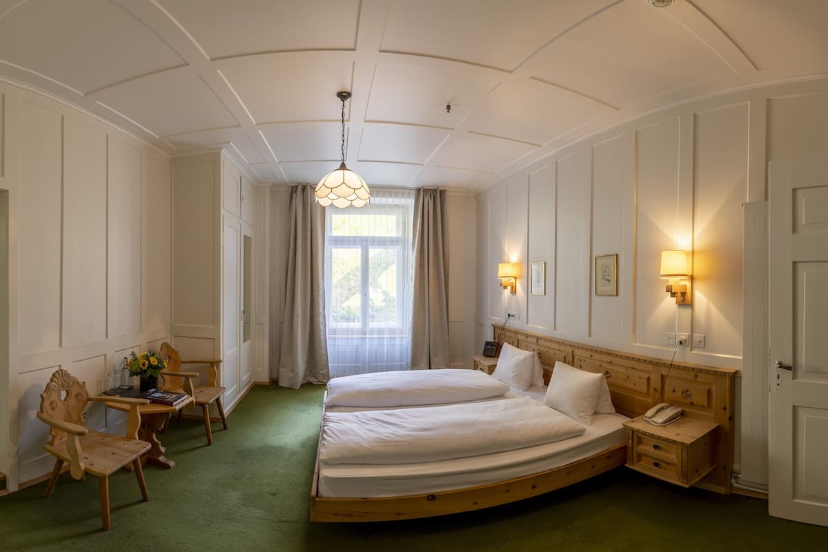 double room, mountainside | hypo-allergenic bedding, in-room safe, individually decorated