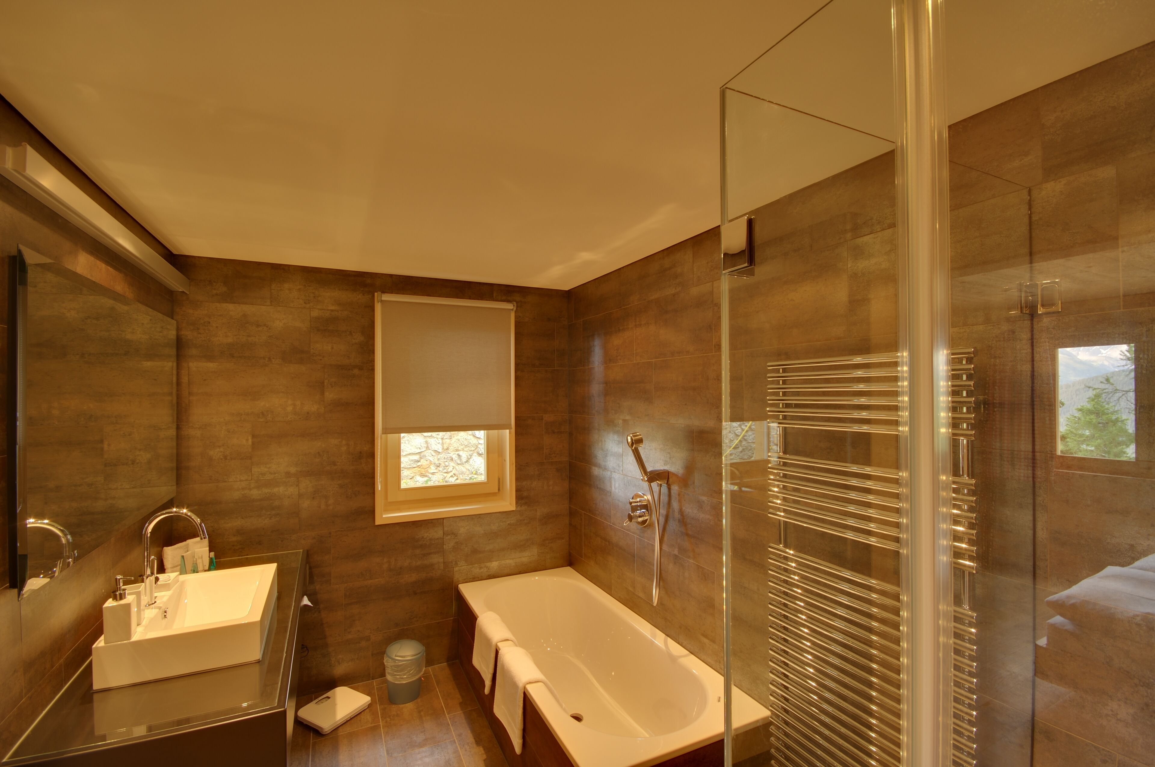 Chalet | Baño | Artículos de higiene personal gratuitos, secador de pelo y albornoces