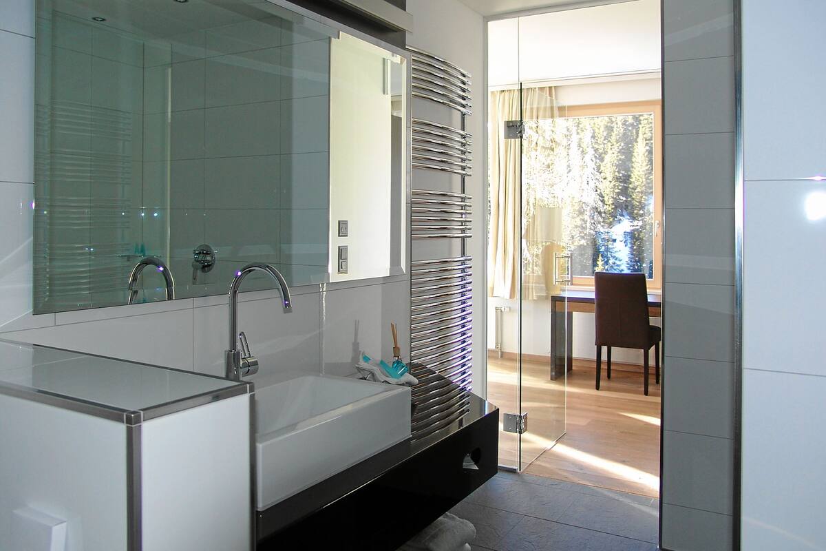 villa (guarda) | bathroom | free toiletries, hair dryer, bathrobes, towels