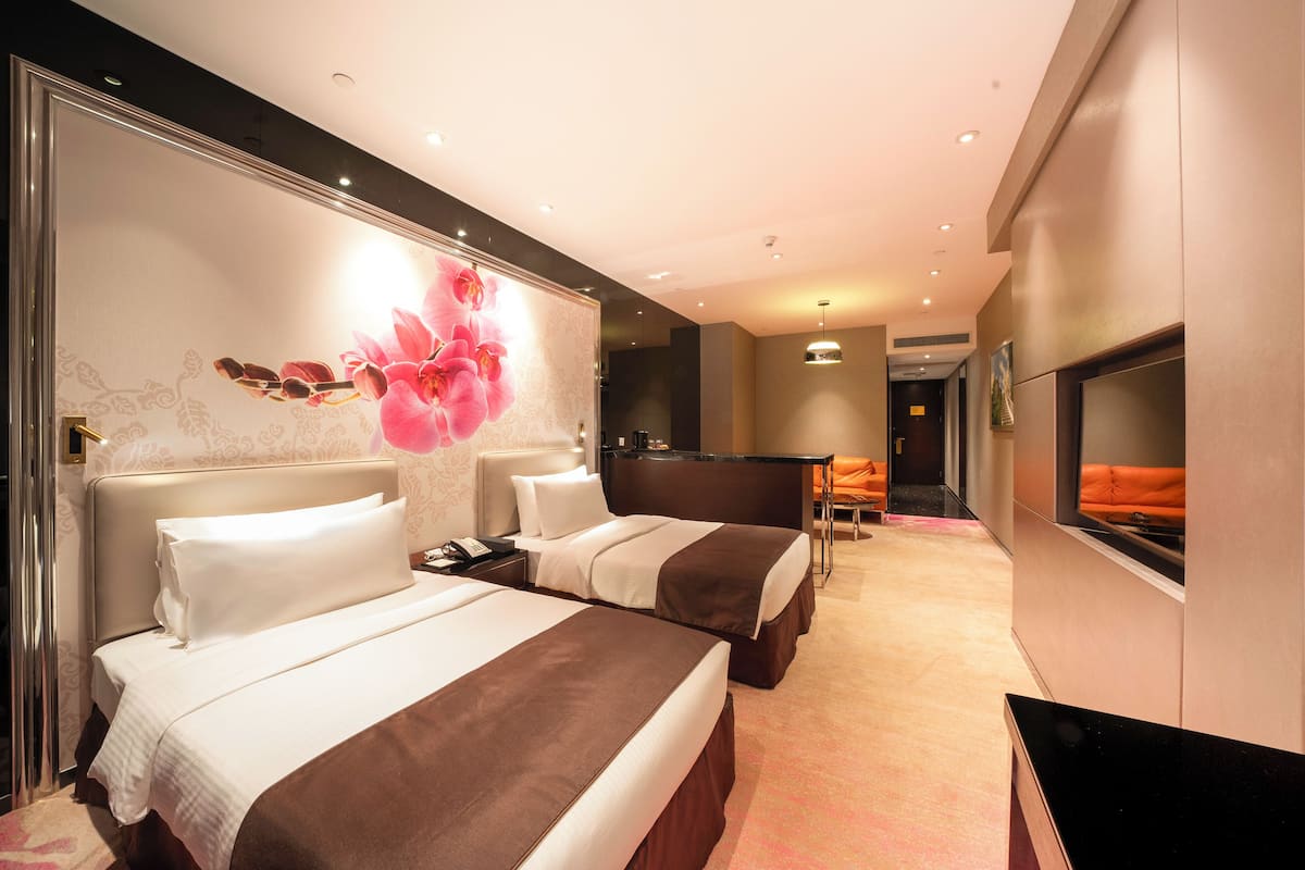 executive studio room | minibar, in-room safe, individually furnished, desk