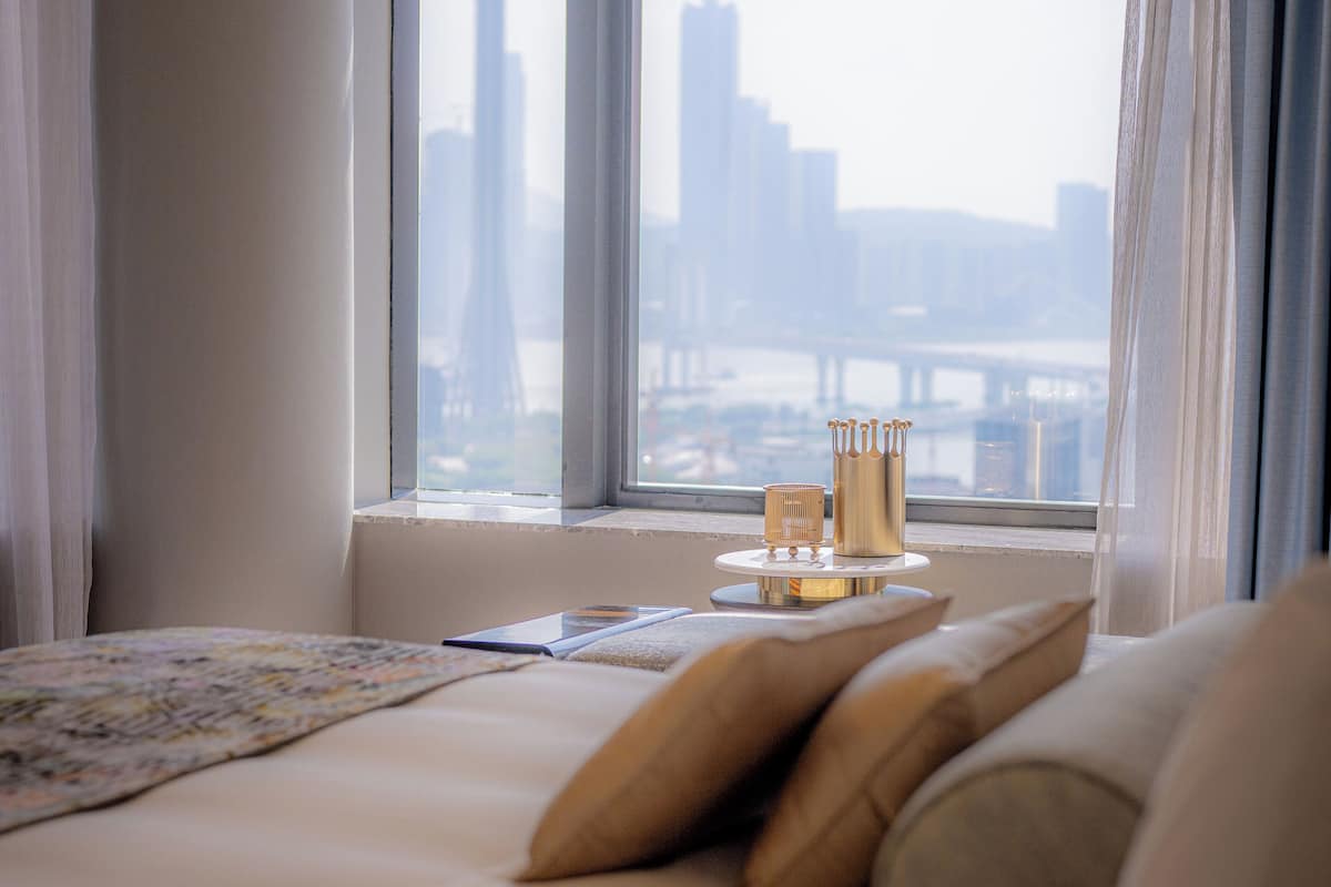 royal suite | minibar, in-room safe, individually furnished, desk