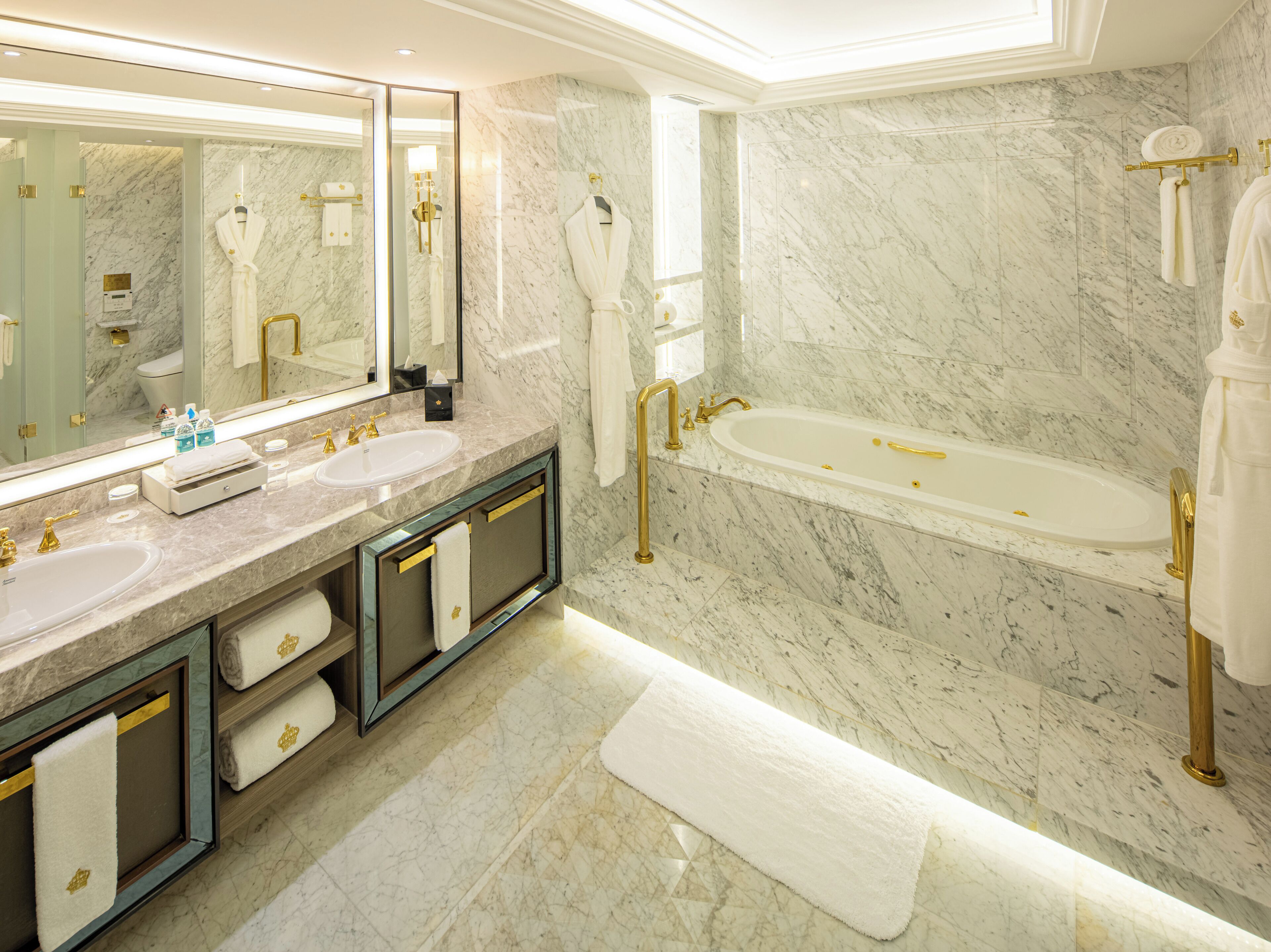 royal suite | bathroom | separate bathtub and shower, rainfall showerhead, free toiletries