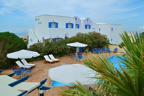 Seasonal outdoor pool, pool umbrellas