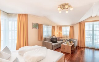 Basic Room | Hypo-allergenic bedding, pillowtop beds, in-room safe, blackout drapes