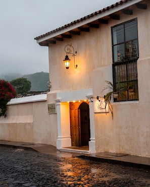 Front of property - Hotel Las Farolas (Antigua Guatemala)