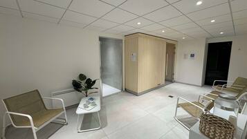 Couples treatment rooms, body treatments, aromatherapy