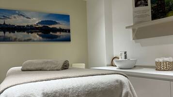 Couples treatment room(s), body treatments, aromatherapy