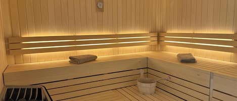 Couples treatment rooms, body treatments, aromatherapy