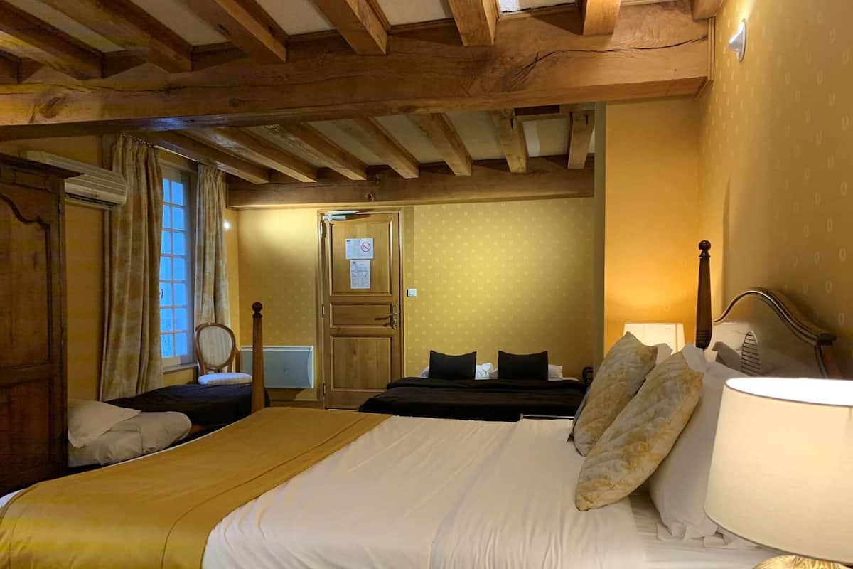 Premium bedding, Select Comfort beds, in-room safe, desk