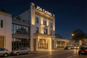 A building with 'JOA CASINO' signage, large windows, and a prominent entrance. - Hotel Kyriad Saumur (Saumur)