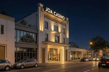 Casino. Hotel Kyriad Saumur