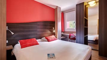 Standardzimmer, 1 Doppelbett | Schreibtisch, Verdunkelungsvorhänge, schallisolierte Zimmer