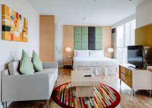 Studio Room with Balcony | In-room safe, individually furnished, desk, laptop workspace - Urbana Langsuan Hotel (Bangkok)