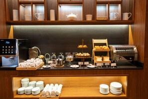 Daily buffet breakfast for a fee - Urbana Langsuan Hotel (Bangkok)