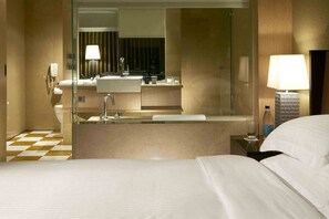 Couette en duvet d'oie, coffres-forts dans les chambres, bureau
