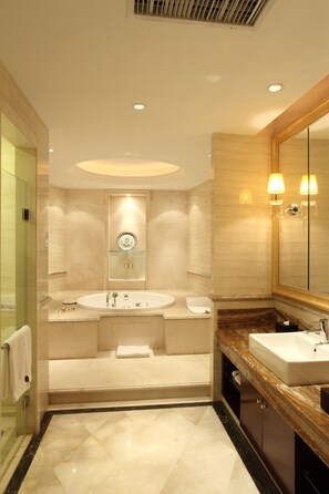 Indoor spa tub - Royal Mediterranean Hotel (Guangzhou)