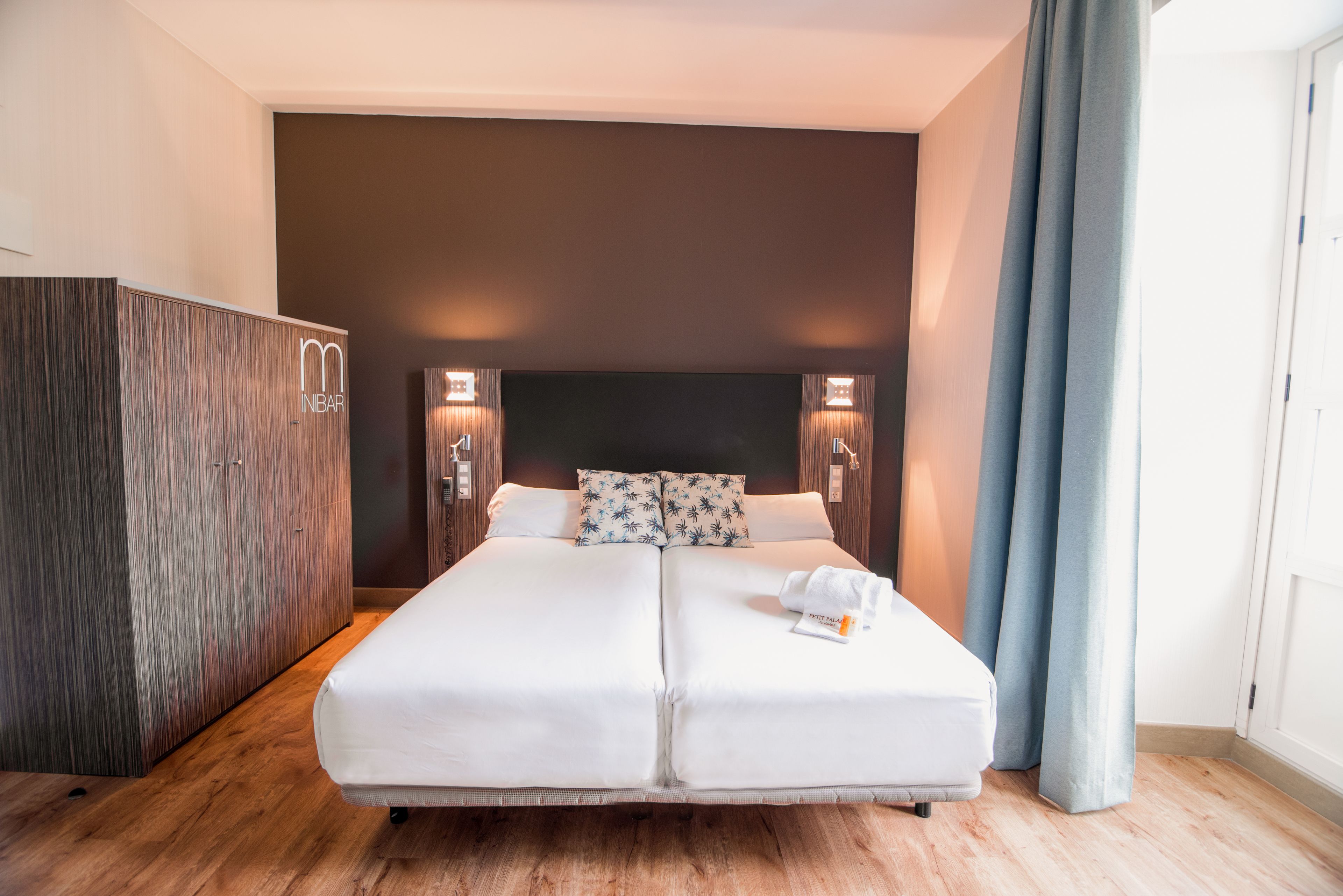 standard double room | minibar, in-room safe, desk, soundproofing