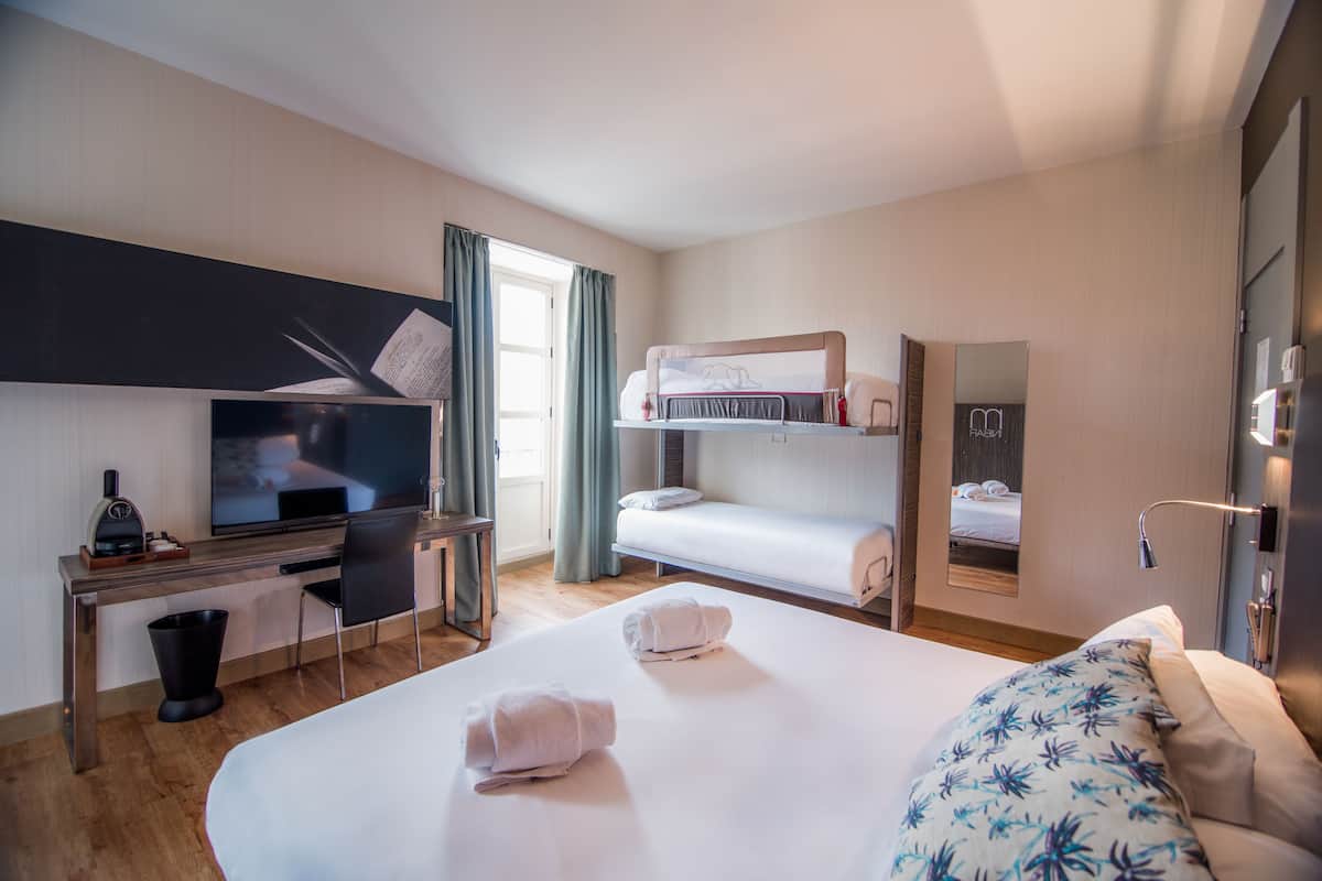 Quadruple Room | Minibar, in-room safe, desk, soundproofing