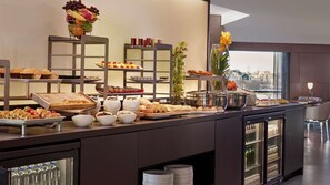 Daily buffet breakfast (GBP 23.00 per person)